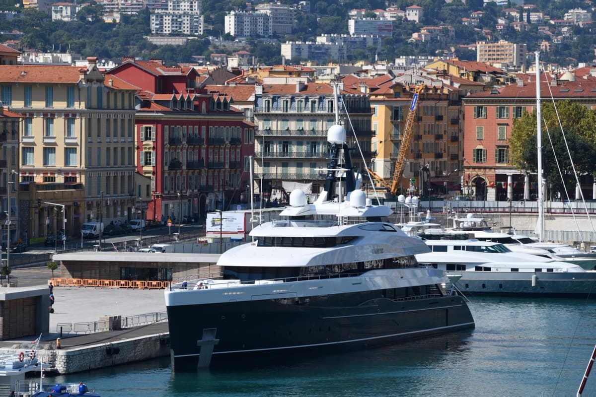 Como os ultra-ricos estão utilizando Bitcoin para financiar melhorias em iates e viagens a Cannes