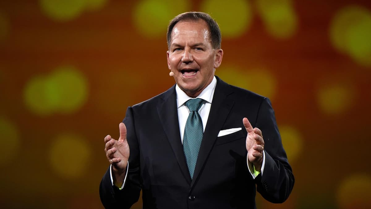 Paul Tudor Jones destaca o Bitcoin como o 'melhor hedge contra a inflação' e alerta para ações supervalorizadas