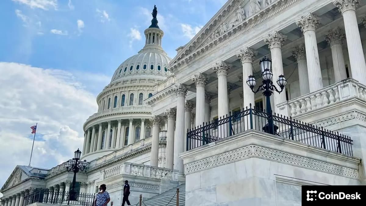 Senadores buscam desbloquear o Crypto Clarity Act com compromisso sobre rendimento de stablecoins