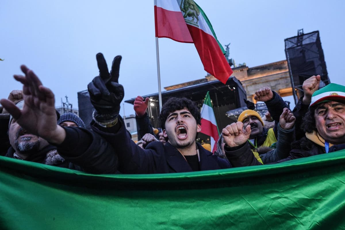 Colapso do rial iraniano reflete crise do Líbano e impulsiona cidadãos ao bitcoin