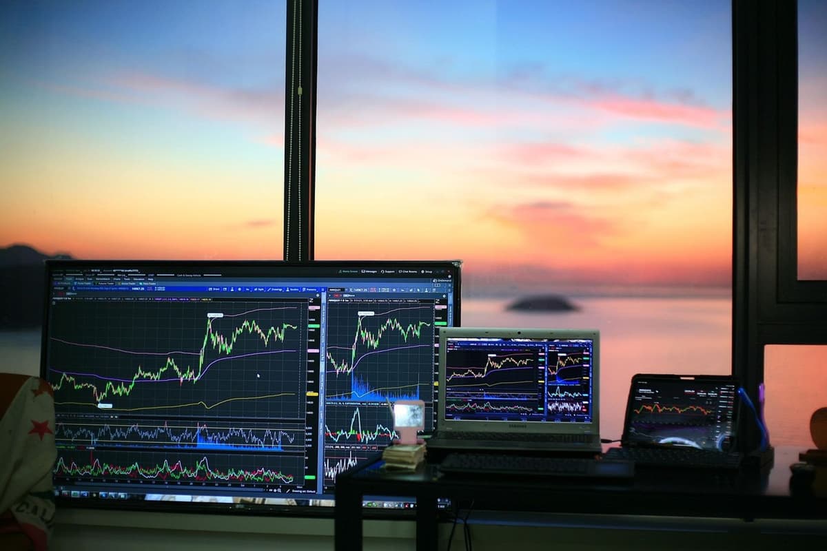 Mercados de criptomoedas disparam: Ether, Solana e XRP registram altas expressivas