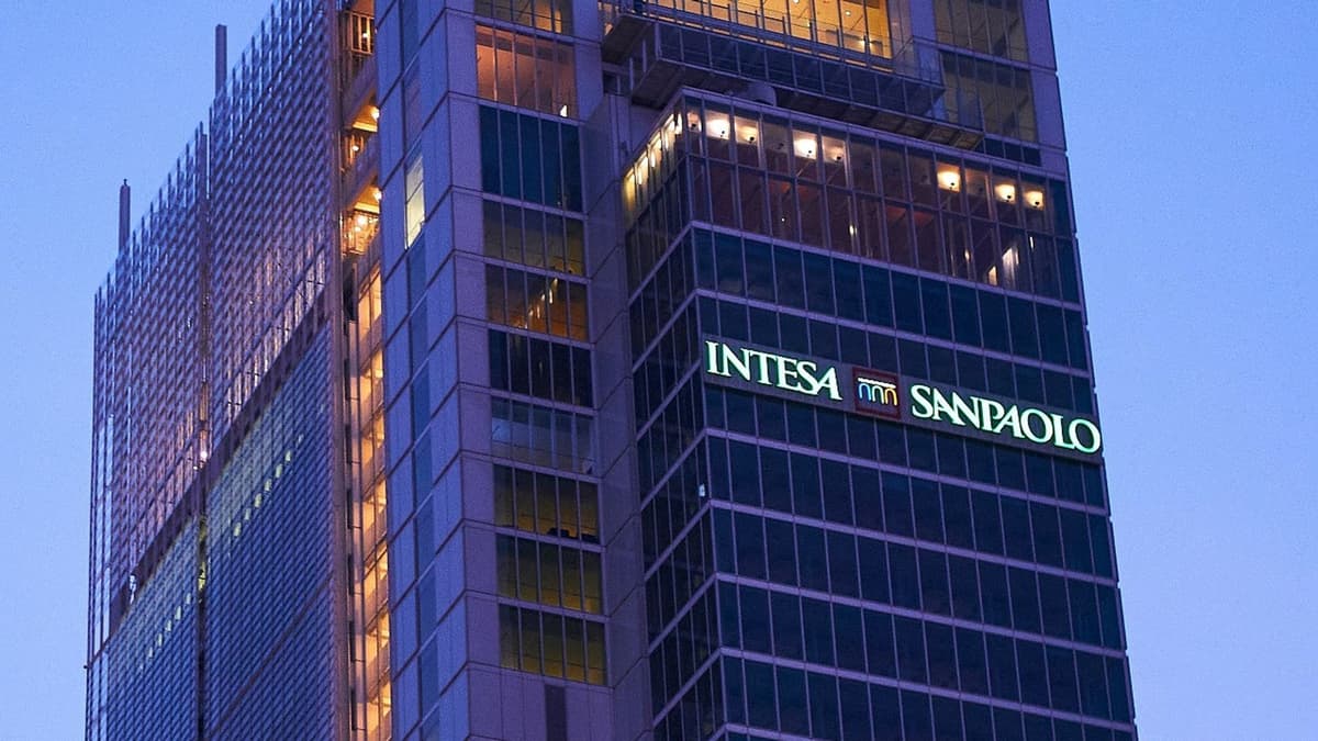 Intesa Sanpaolo revela US$ 100 milhões em ETF de Bitcoin e aposta em opção de venda na Strategy