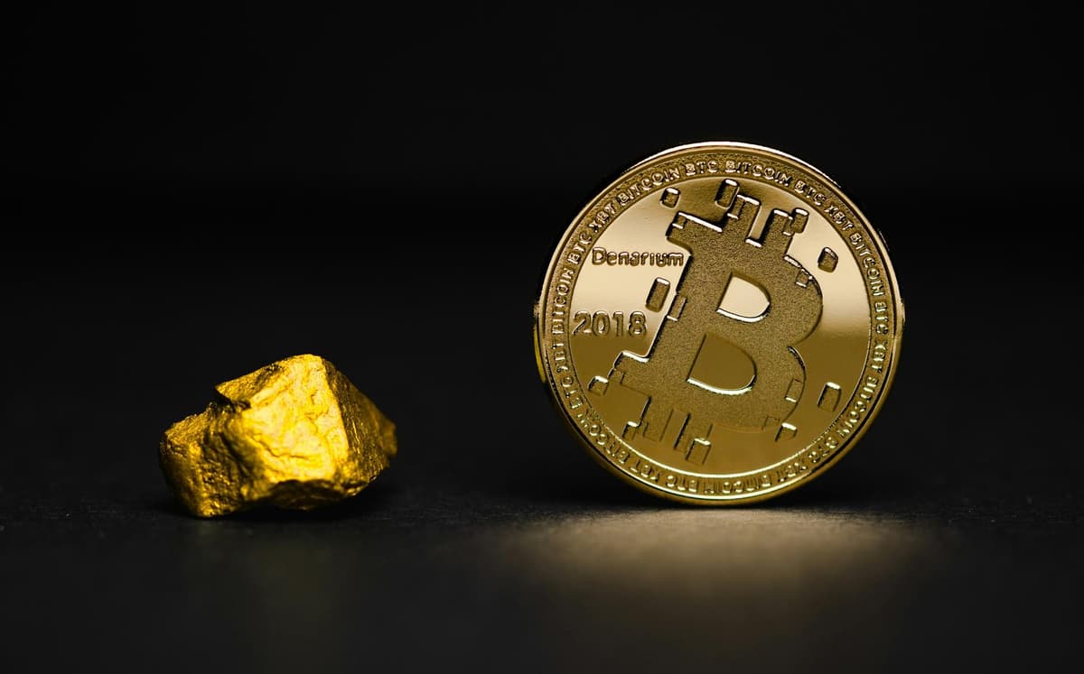 Bitcoin se aproxima de US$ 68.000 enquanto ouro dispara com tensões entre EUA e Irã