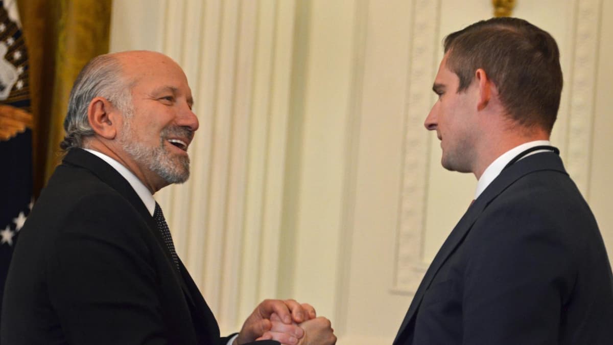 Senadora Warren questiona secretário de Comércio sobre empréstimo da Tether à família Lutnick