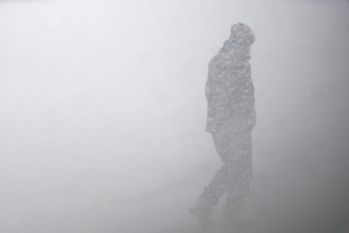 Taxa de hash do Bitcoin cai durante tempestade nos EUA, mas mercado ignora interrupções na mineração