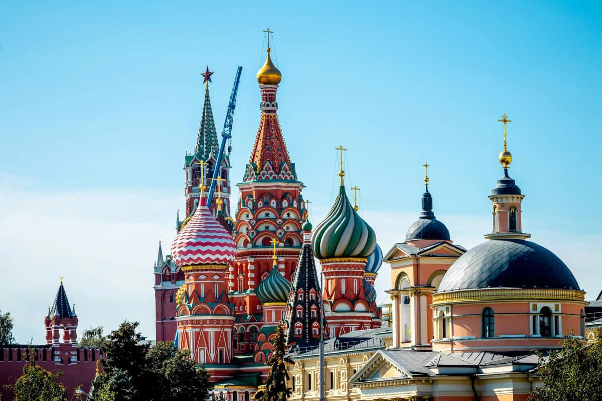 Reino Unido impõe sanções a Huobi e emissor de stablecoin em rublo em combate às redes cripto na Rússia